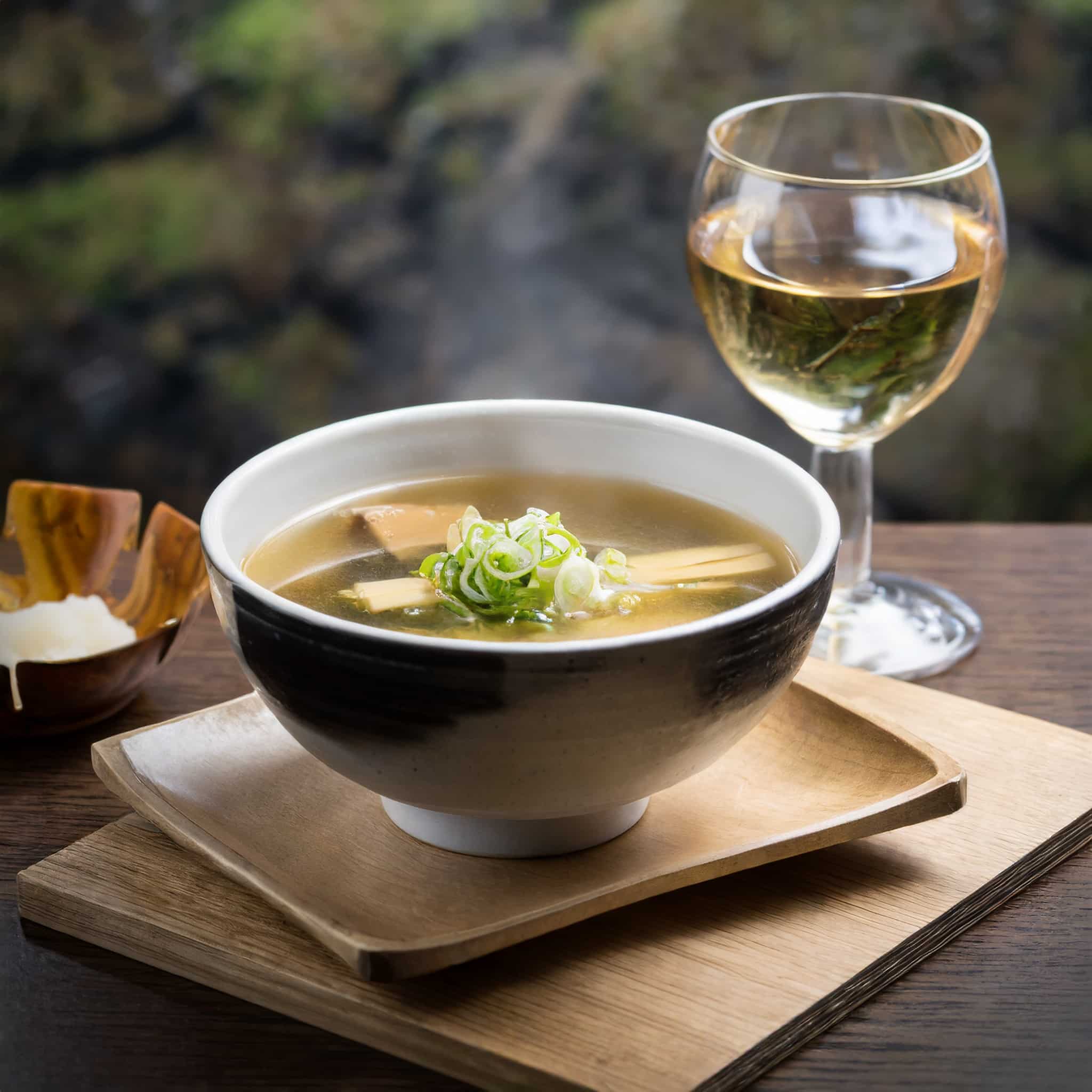 Quel vin servir avec une soupe miso pour une soirée japonaise