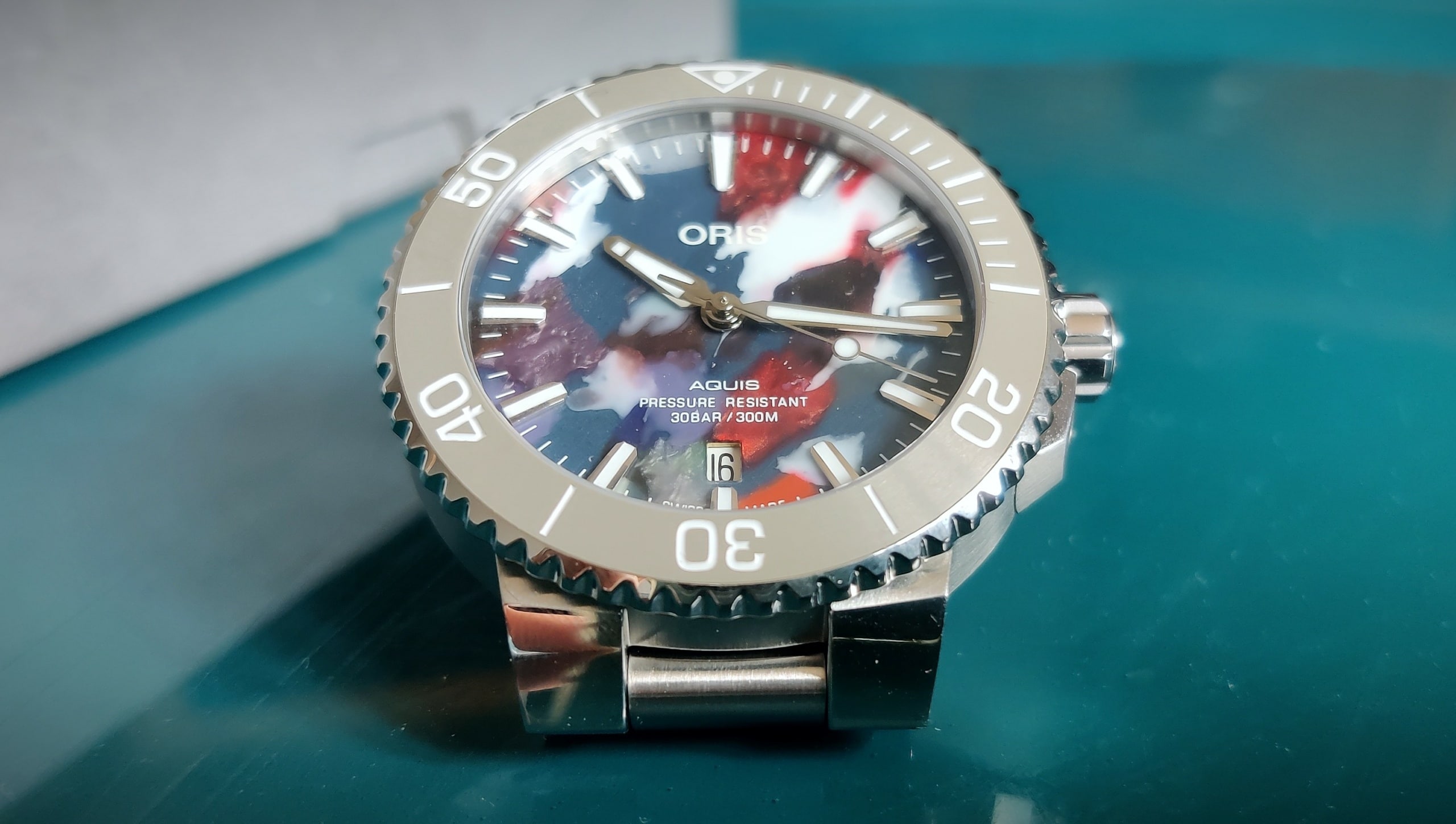 Oris Aquis Date Upcycle une montre qui a de la bouteille