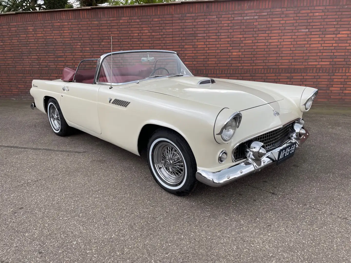 Ford Thunderbird : retour sur l'histoire de cette voiture de sport emblématique