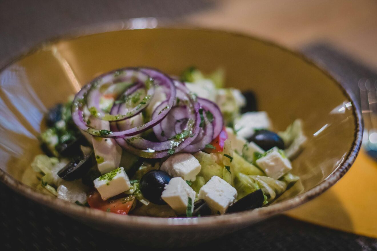 La salade grecque revisitée en version vegan